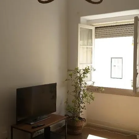 Charming Portuguese Artdeco, 8 Minutes Walk To Alfama * Lisbon