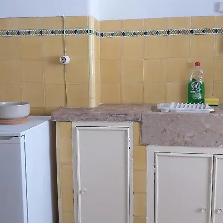 Charming Portuguese Artdeco, 8 Minutes Walk To Alfama Apartment
