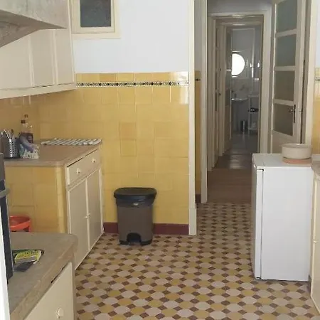 Charming Portuguese Artdeco, 8 Minutes Walk To Alfama Apartment Lisbon