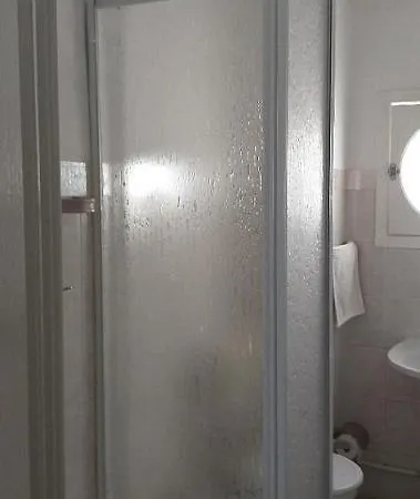 Charming Portuguese Artdeco, 8 Minutes Walk To Alfama Apartment *